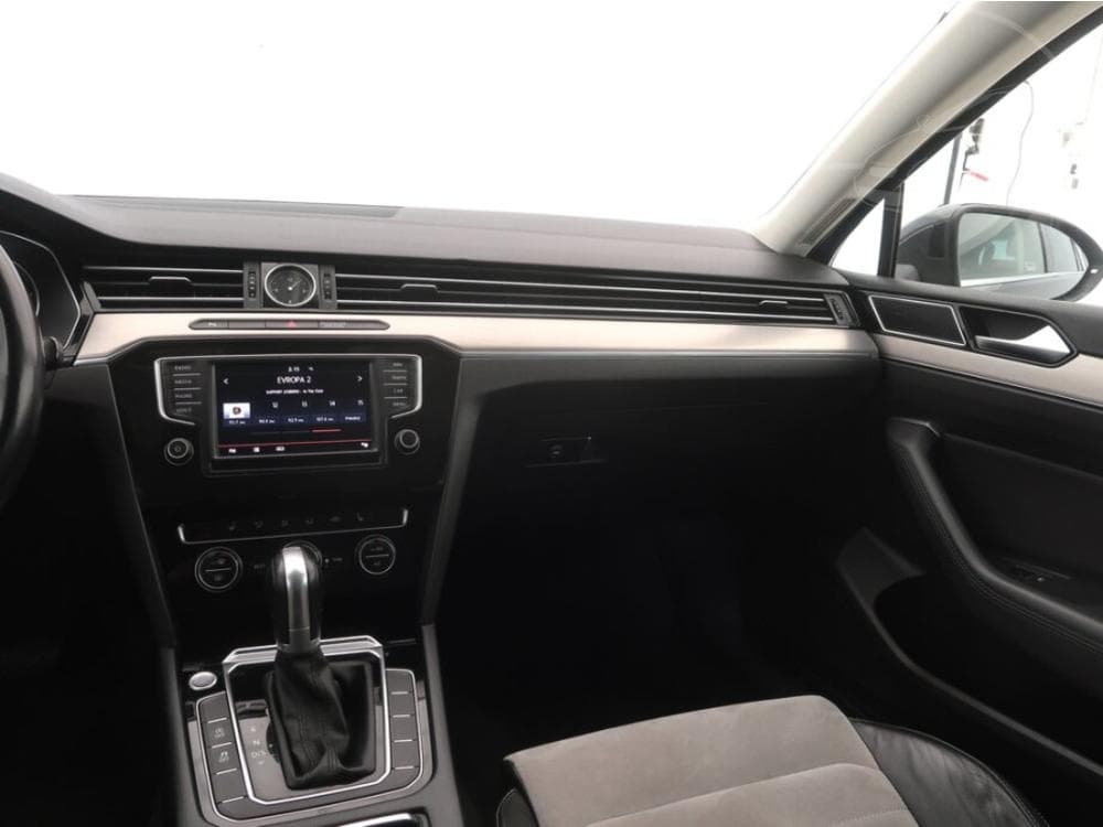 2015 Volkswagen PASSAT - 22
