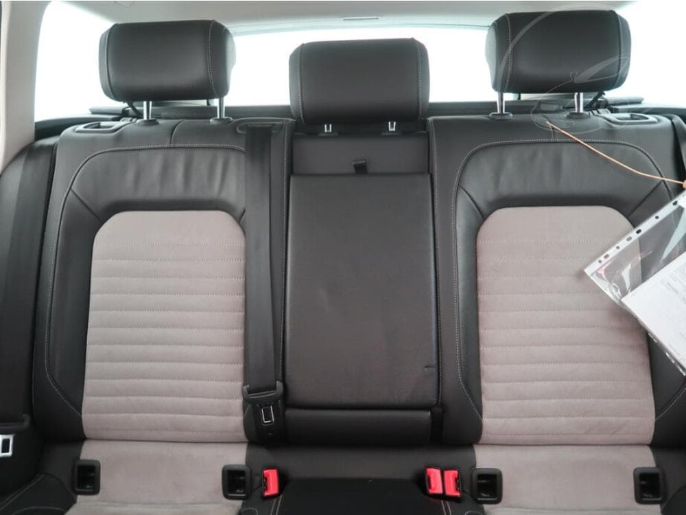 2015 Volkswagen PASSAT - 28
