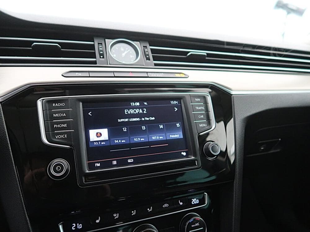 2015 Volkswagen PASSAT - 34