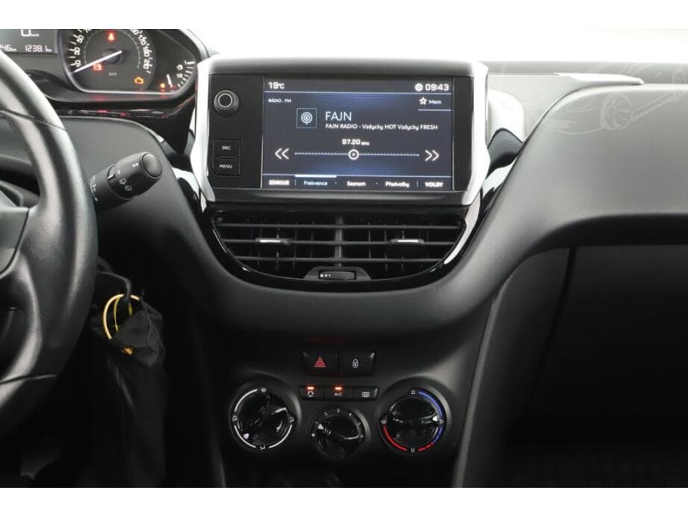 2018 Peugeot 208 - 10