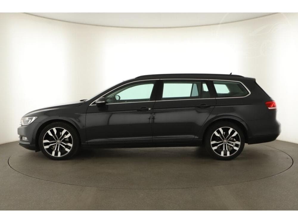 2018 Volkswagen PASSAT - 5