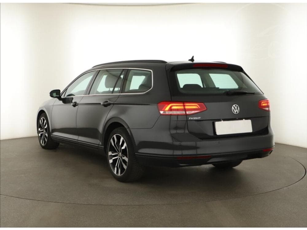 2018 Volkswagen PASSAT - 7