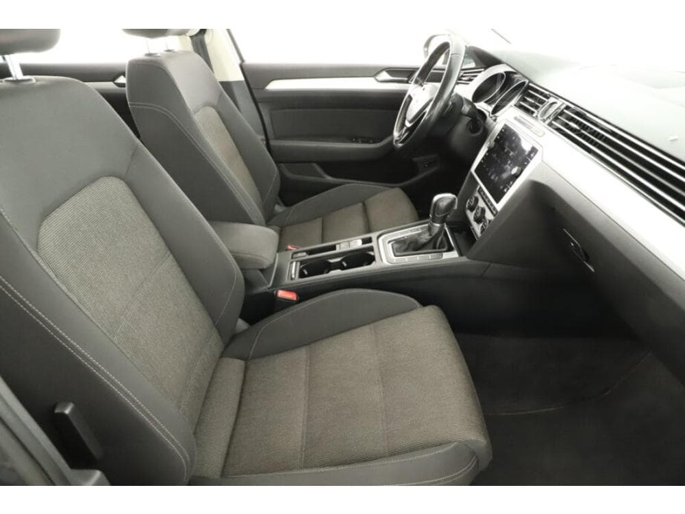 2018 Volkswagen PASSAT - 13