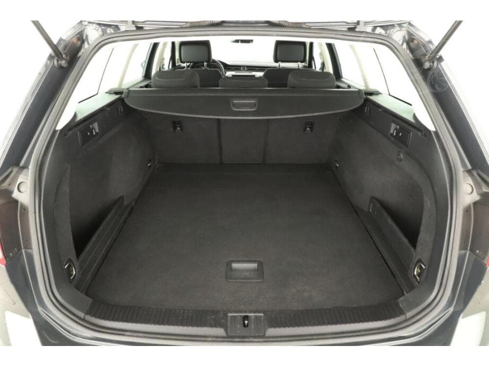 2018 Volkswagen PASSAT - 21