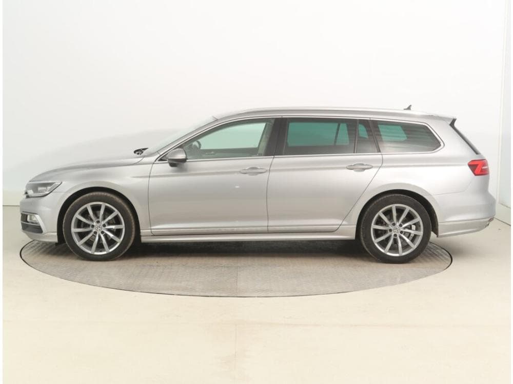 2019 Volkswagen PASSAT - 5