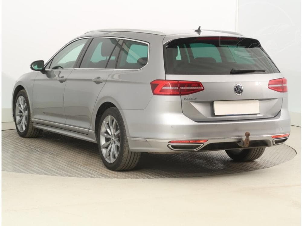 2019 Volkswagen PASSAT - 7