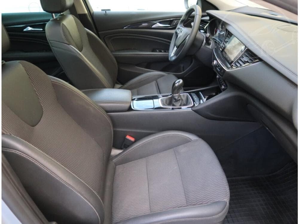2018 Opel INSIGNIA - 25