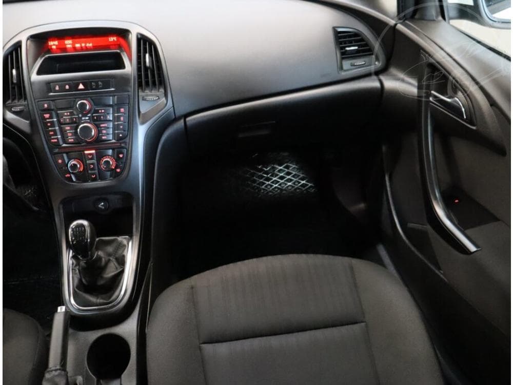 2012 Opel ASTRA - 8