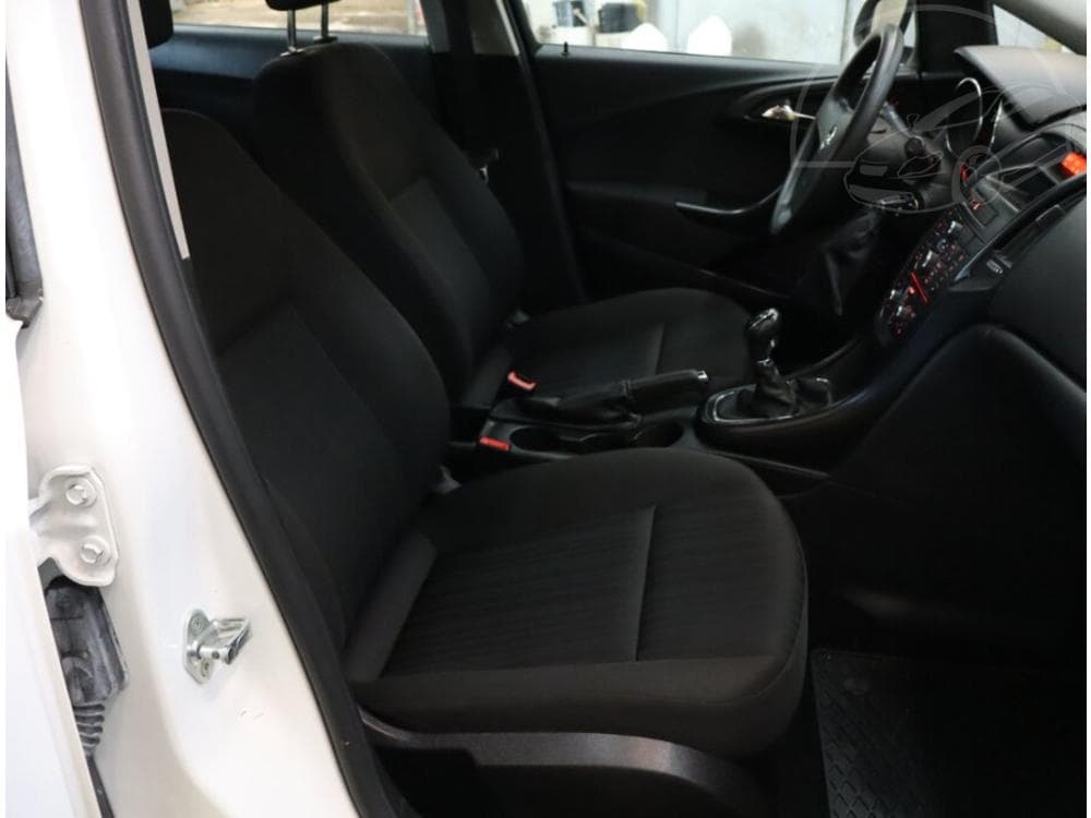 2012 Opel ASTRA - 9