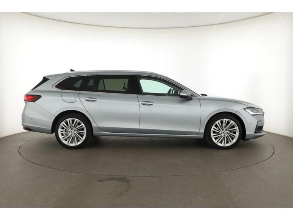 2025 Škoda SUPERB - 11