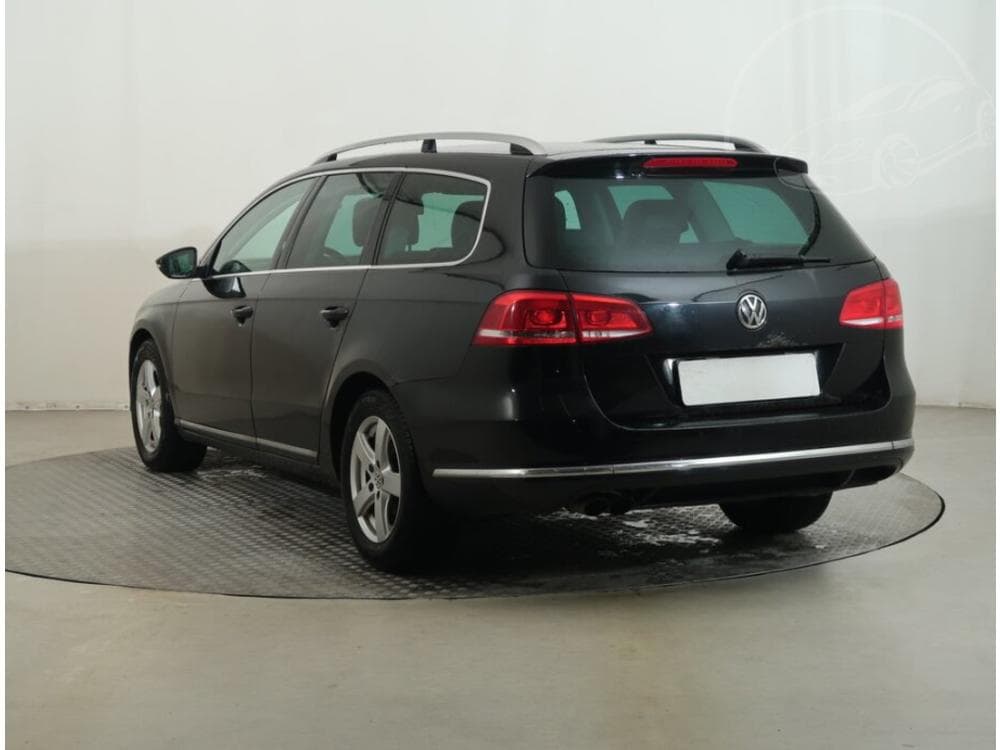 2011 Volkswagen PASSAT - 4