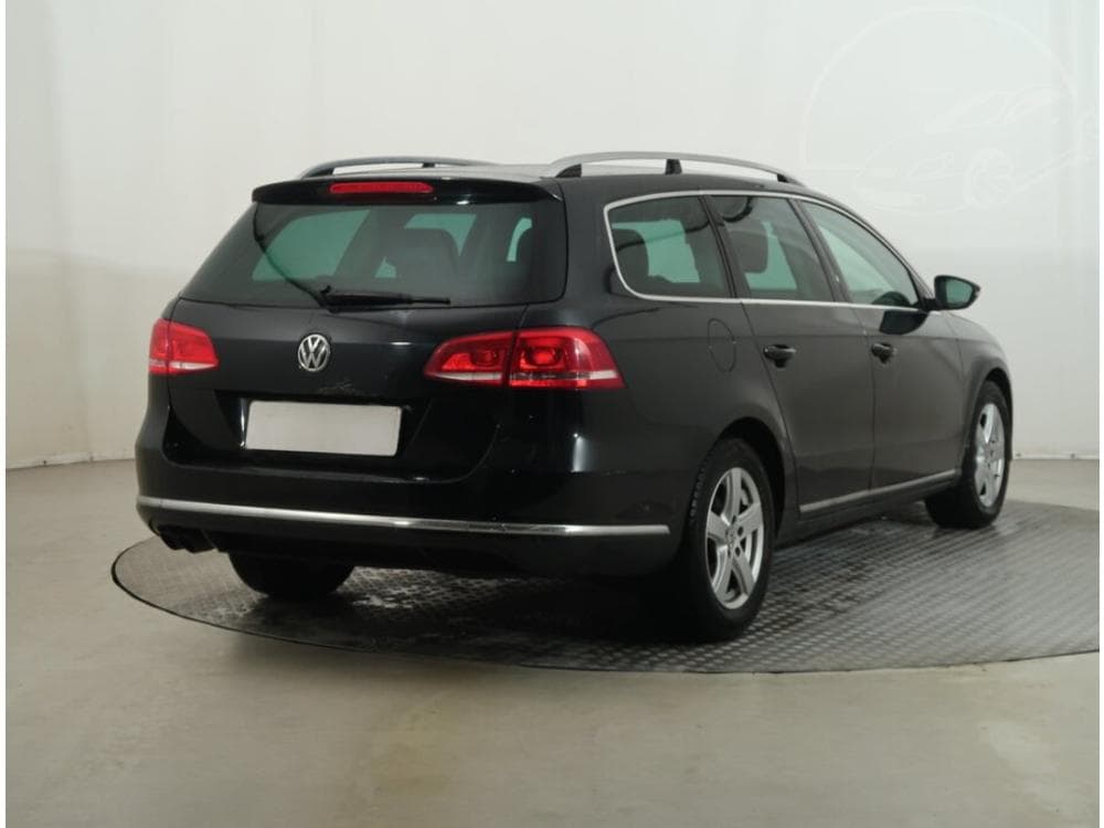 2011 Volkswagen PASSAT - 5