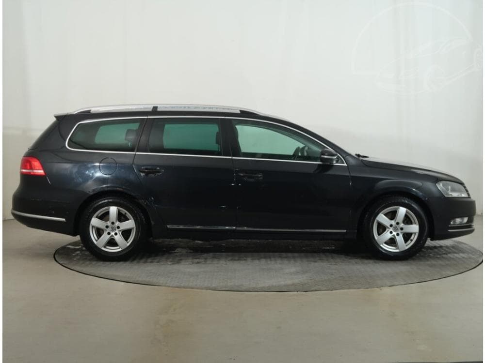 2011 Volkswagen PASSAT - 6