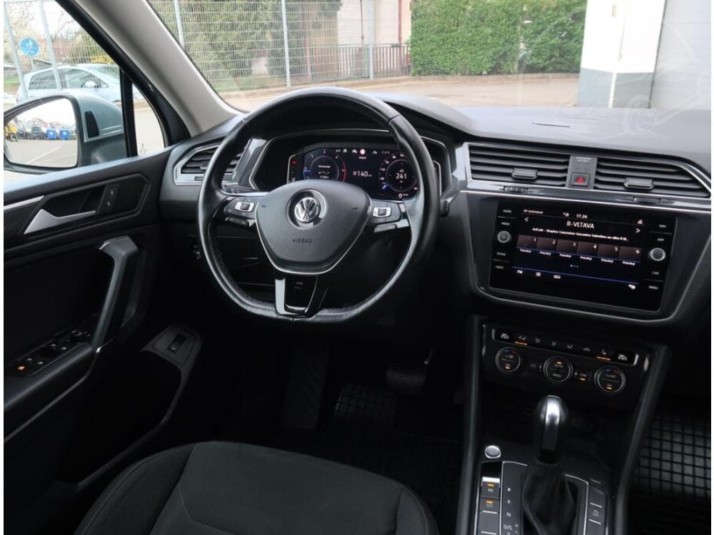 2020 Volkswagen TIGUAN - 25