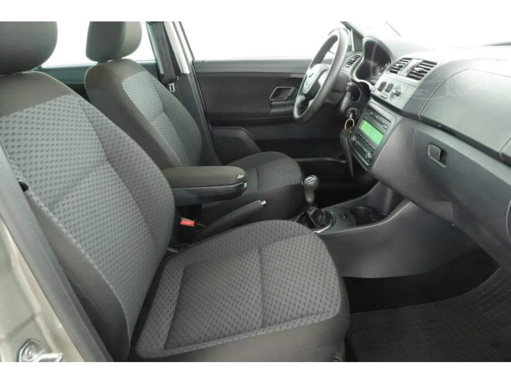 2014 Škoda FABIA - 25