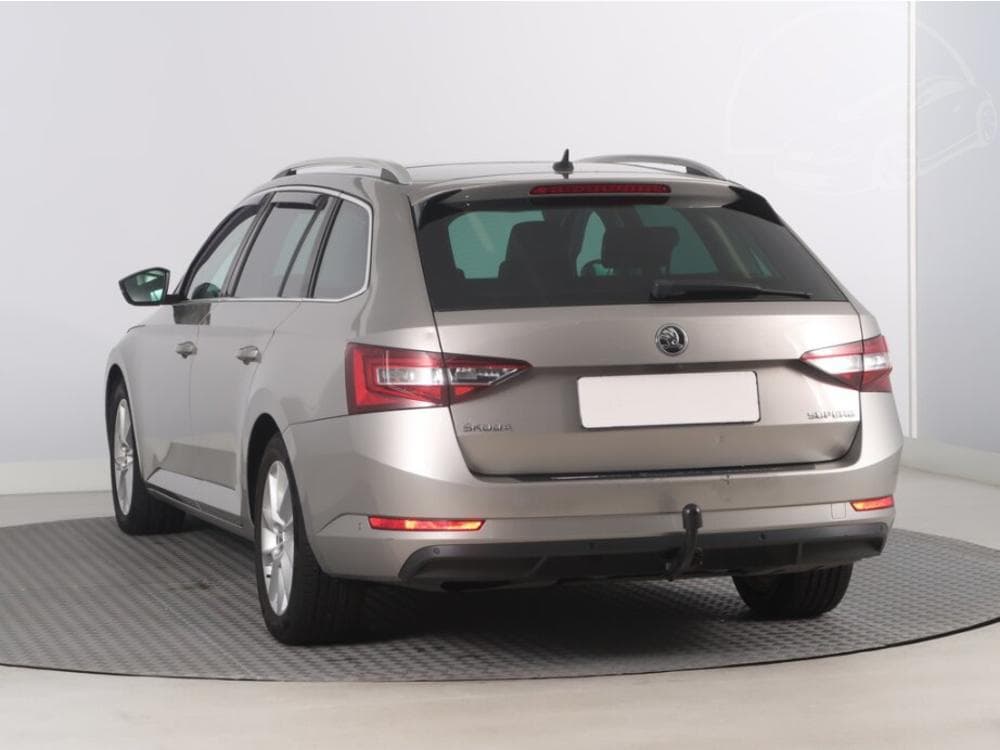 2016 Škoda SUPERB - 10
