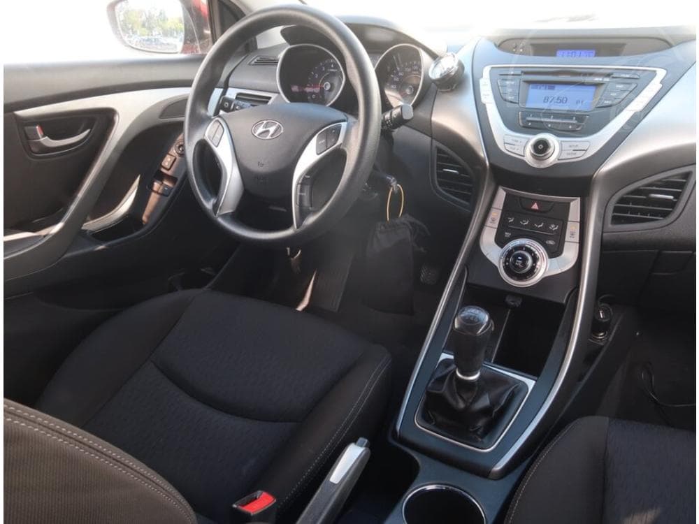 2012 Hyundai ELANTRA - 25