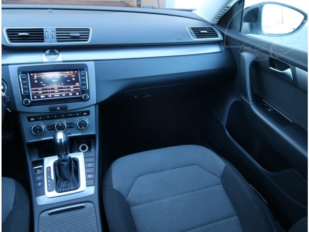 2014 Volkswagen PASSAT - 8