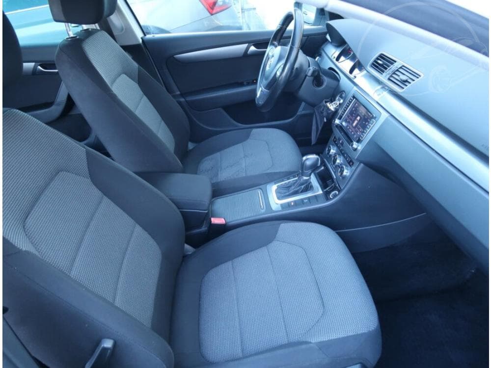 2014 Volkswagen PASSAT - 9
