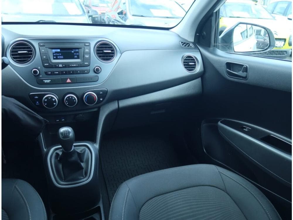 2017 Hyundai i10 - 8