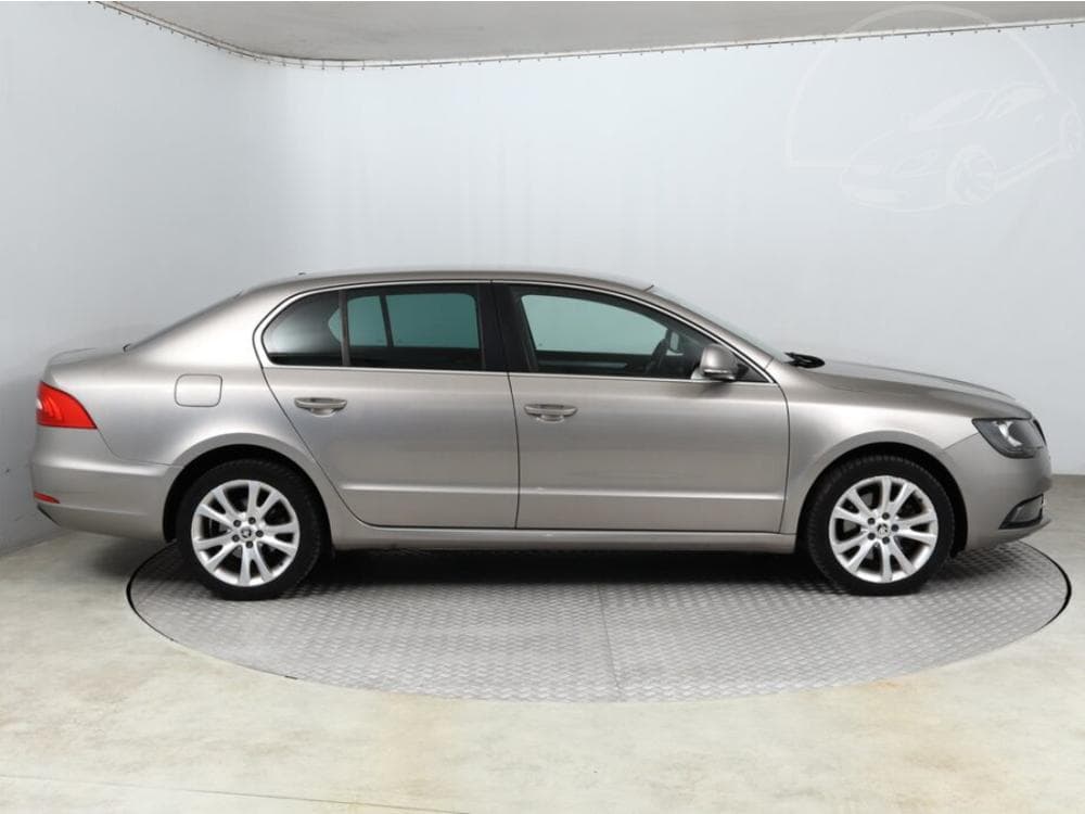 2015 Škoda SUPERB - 11