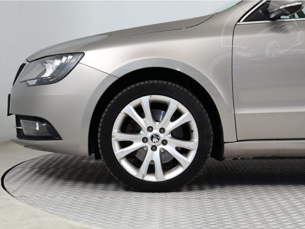 2015 Škoda SUPERB - 25