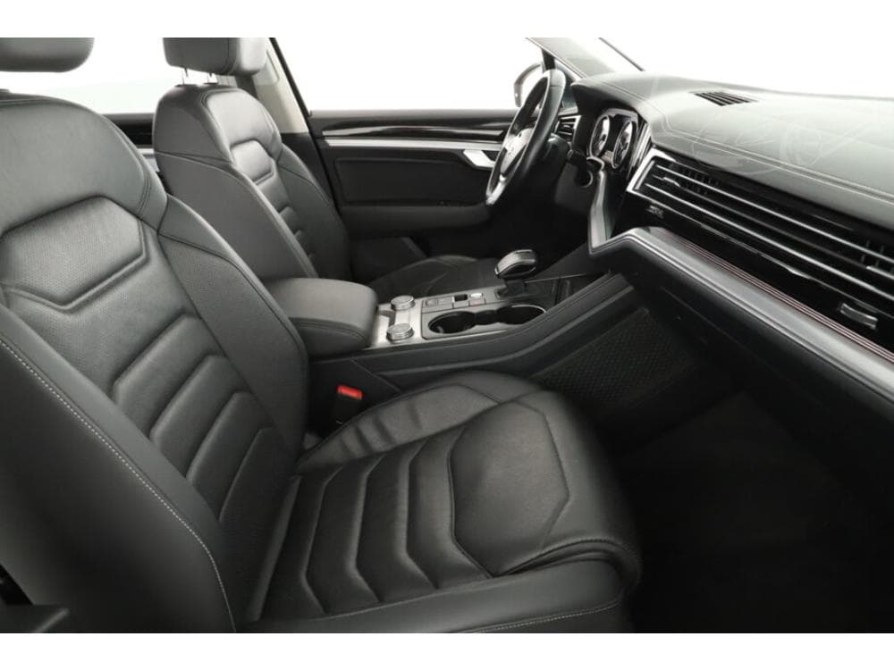 2019 Volkswagen TOUAREG - 13