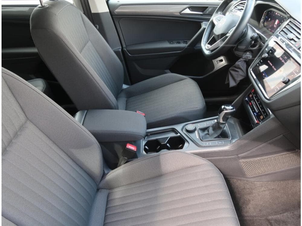 2023 Volkswagen TIGUAN - 25