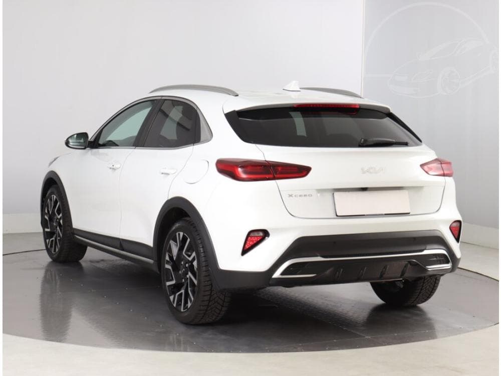 2025 Kia XCEED - 10