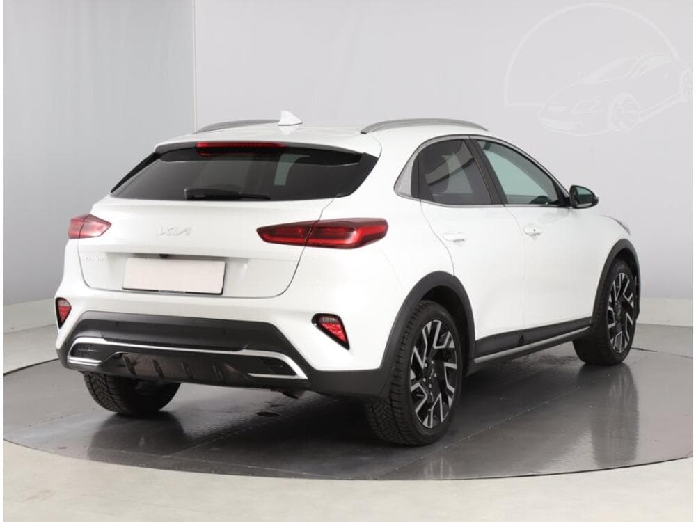 2025 Kia XCEED - 13