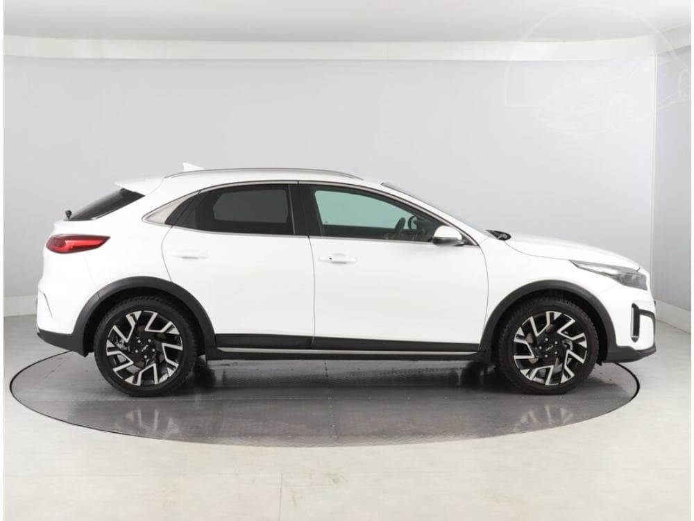 2025 Kia XCEED - 16
