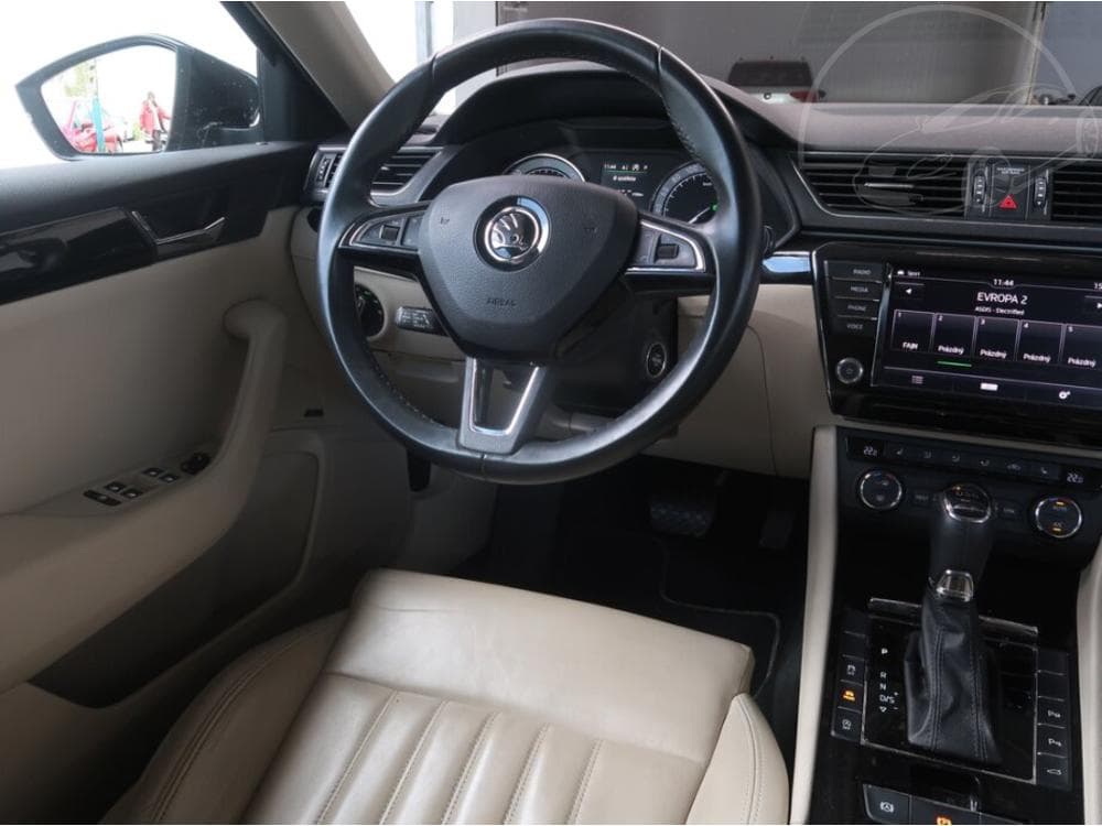 2016 Škoda SUPERB - 25
