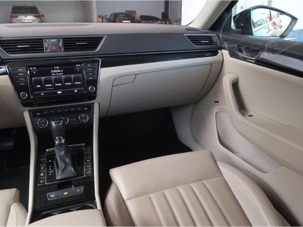 2016 Škoda SUPERB - 29