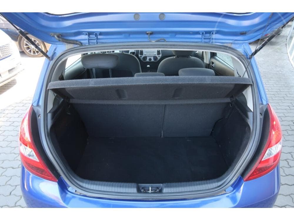 2011 Hyundai i20 - 13