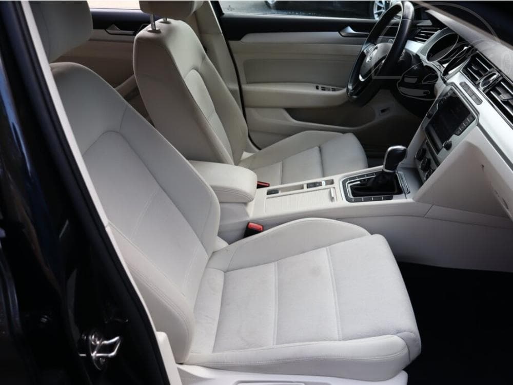 2015 Volkswagen PASSAT - 19