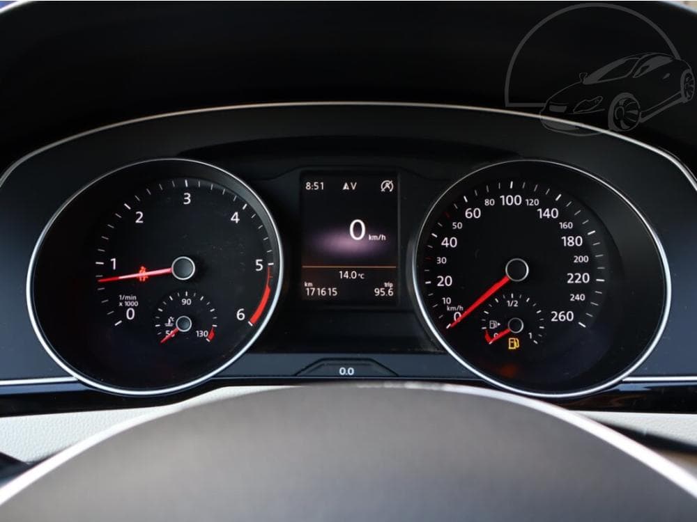 2015 Volkswagen PASSAT - 25