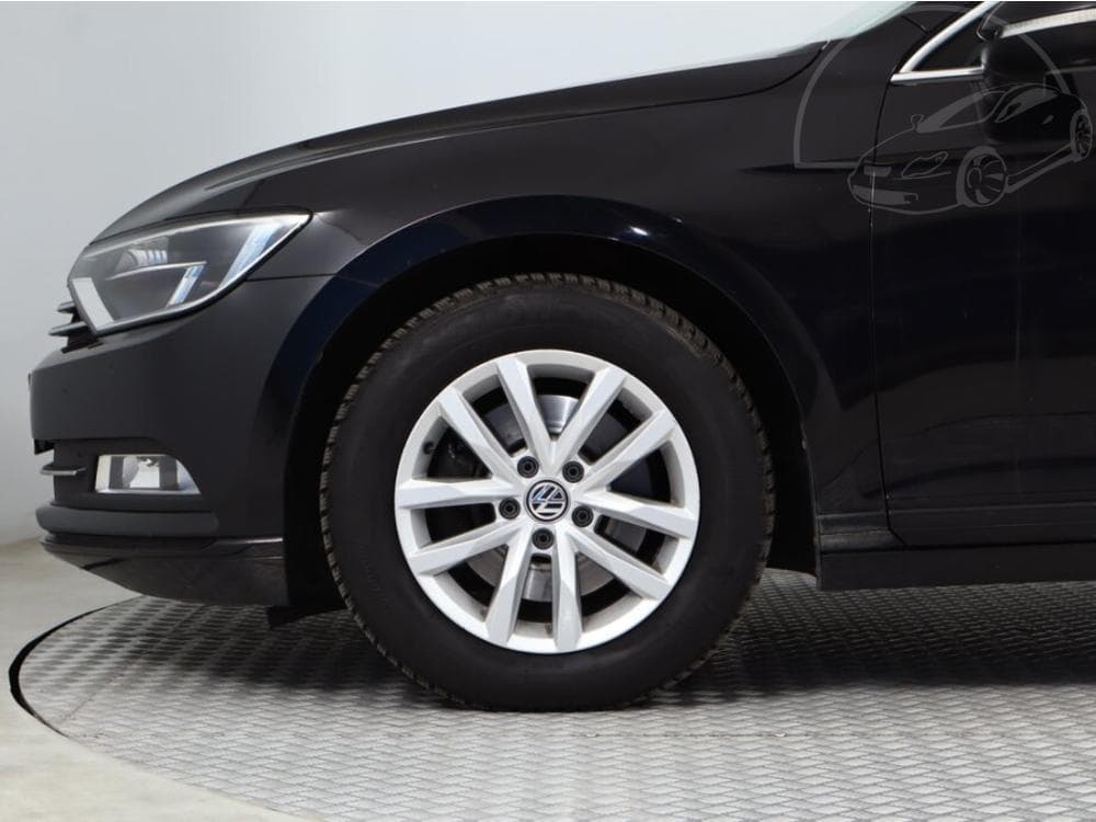 2015 Volkswagen PASSAT - 37