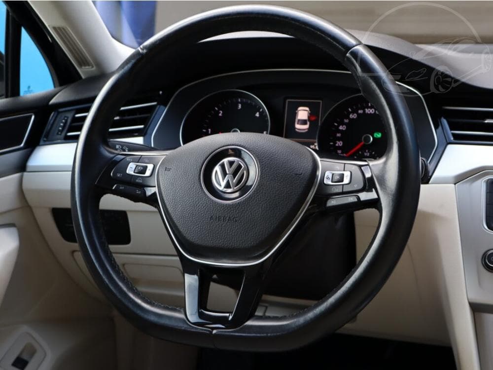2015 Volkswagen PASSAT - 40