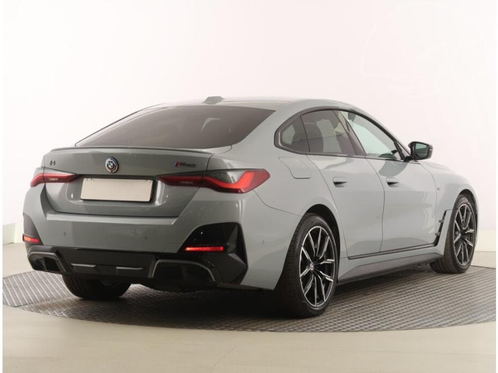 2022 BMW i4 - 9