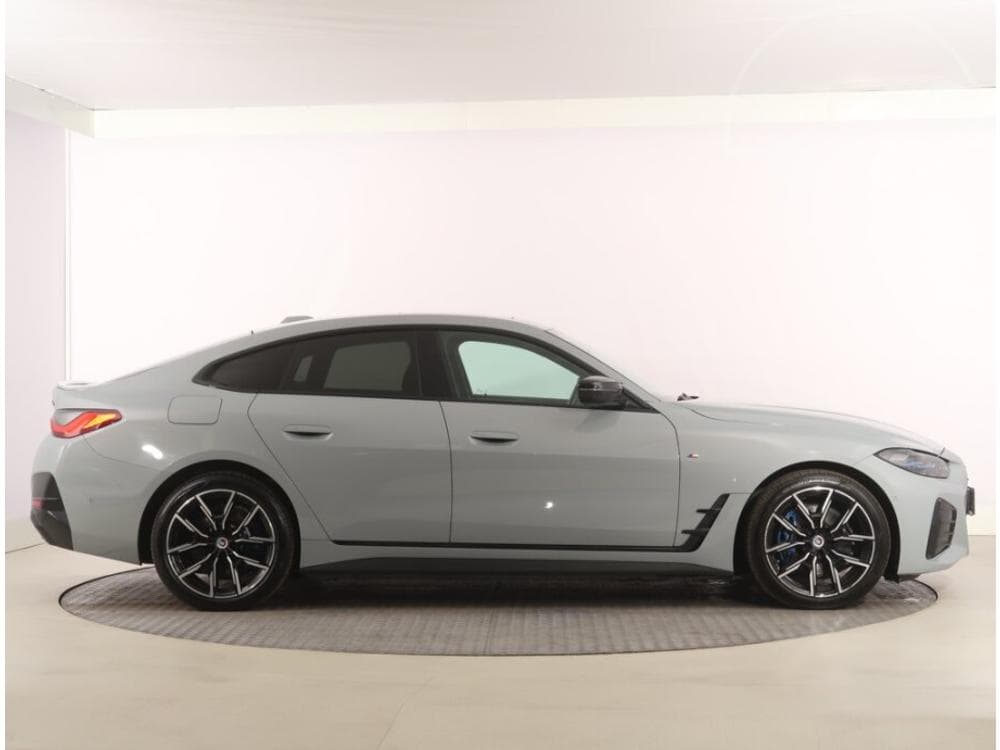 2022 BMW i4 - 11
