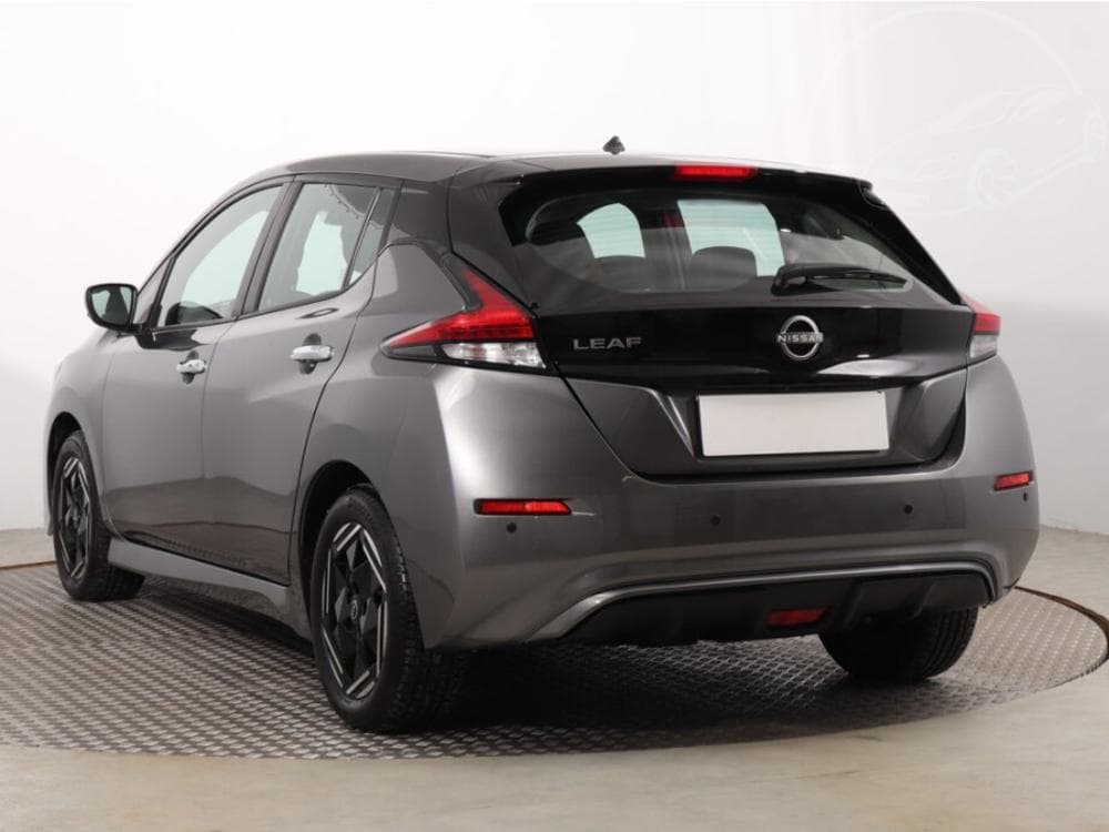 2022 Nissan LEAF - 13