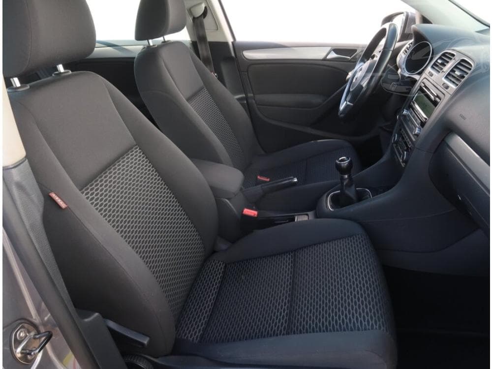 2011 Volkswagen GOLF - 17