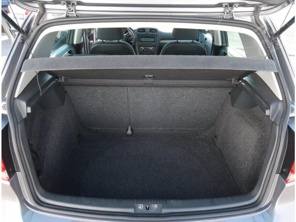 2011 Volkswagen GOLF - 25