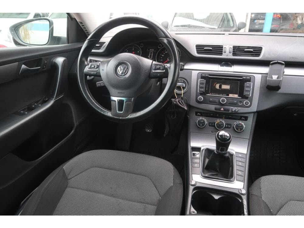 2012 Volkswagen PASSAT - 7