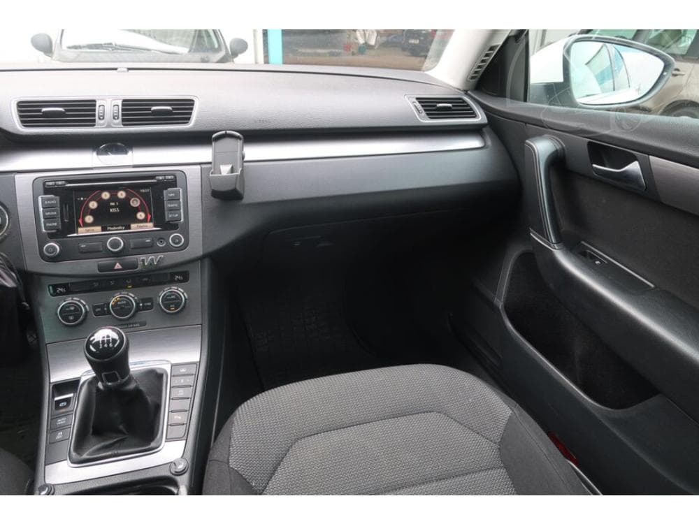 2012 Volkswagen PASSAT - 8