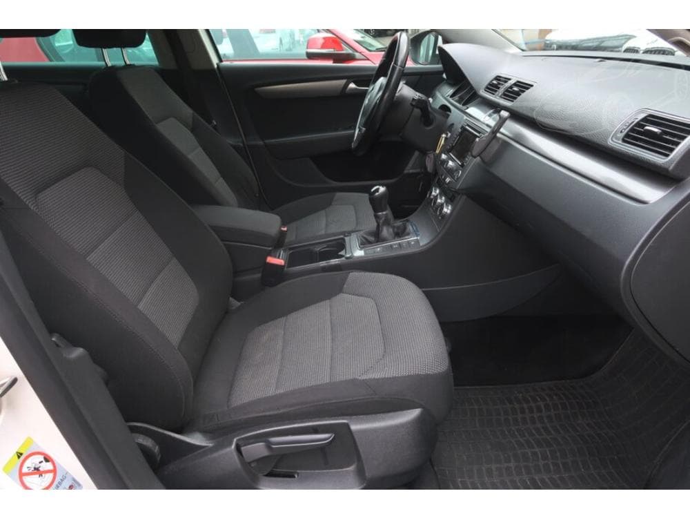 2012 Volkswagen PASSAT - 9