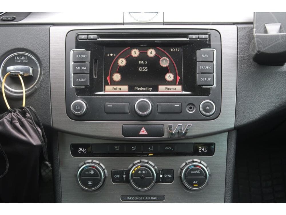 2012 Volkswagen PASSAT - 12