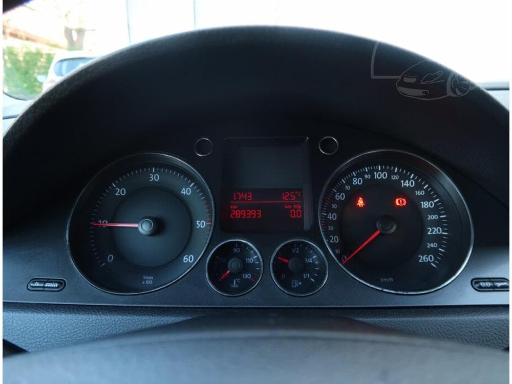 2005 Volkswagen PASSAT - 11