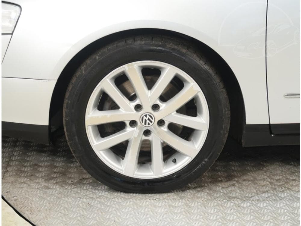 2005 Volkswagen PASSAT - 14
