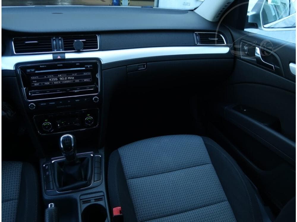 2011 Škoda SUPERB - 15